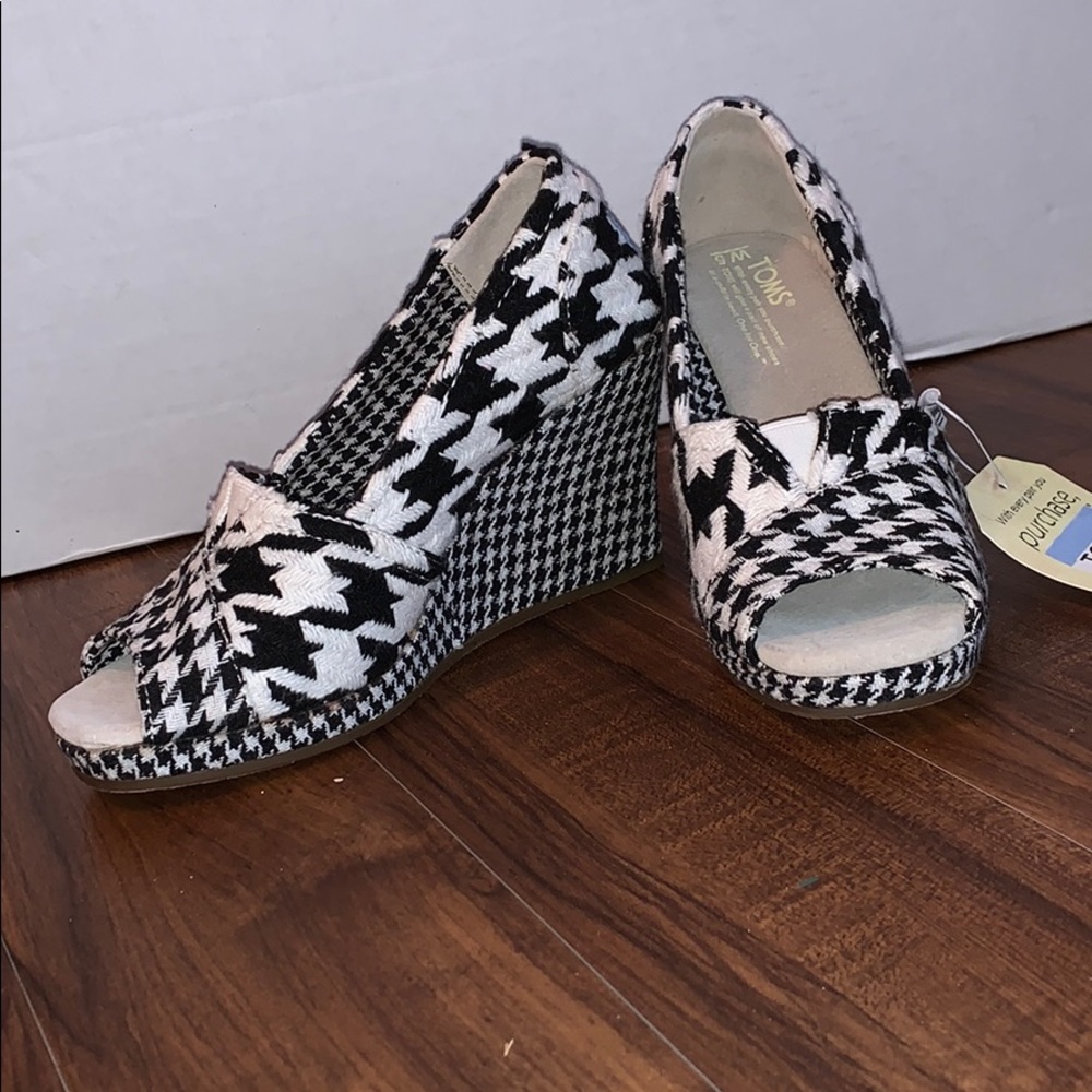 Toms wedges